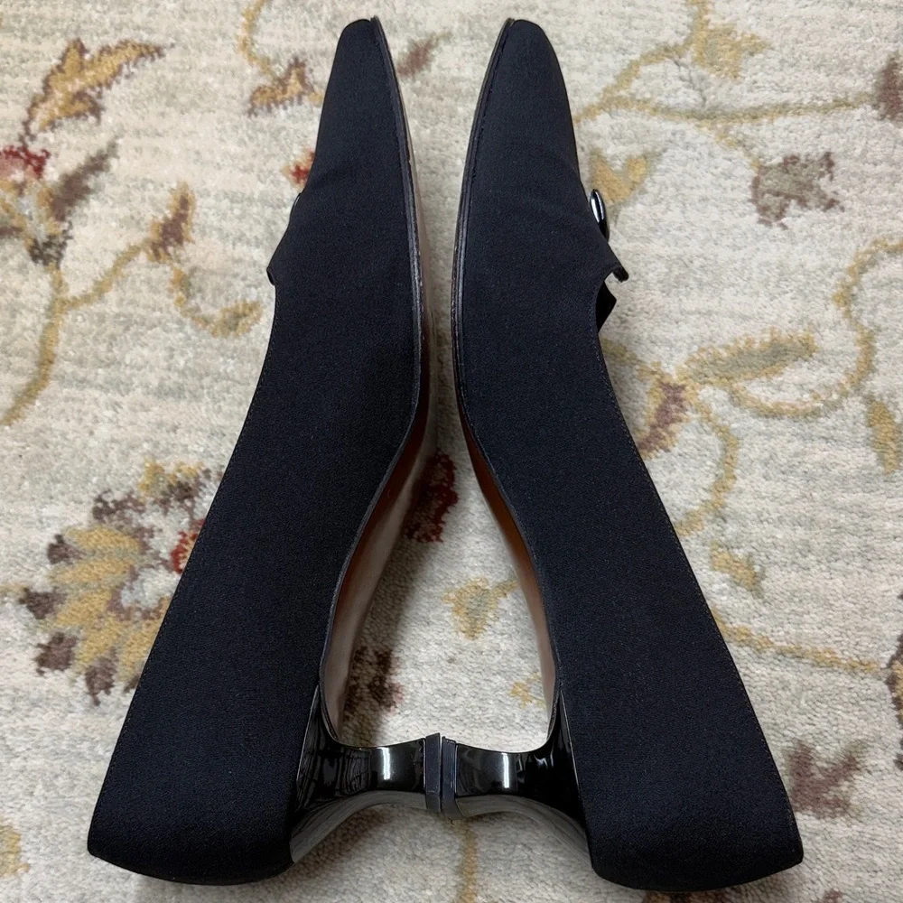 Stuart Weitzman Buttondown style heel